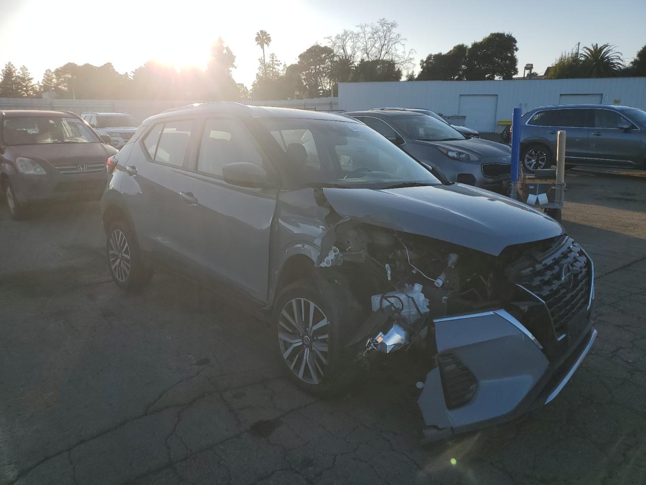 2021 Nissan Kicks VIN 3N1CP5CV3ML487929 Copart auction photo, front end / side damage thumbnail 4