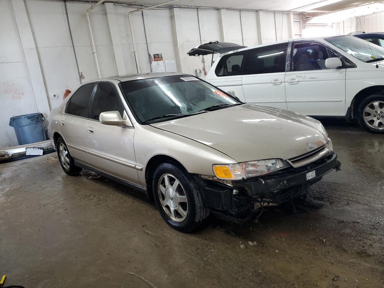 1995 Honda Accord VIN 1HGCD5650SA112202 Copart auction photo, front end / minor dent/scratches damage thumbnail 4