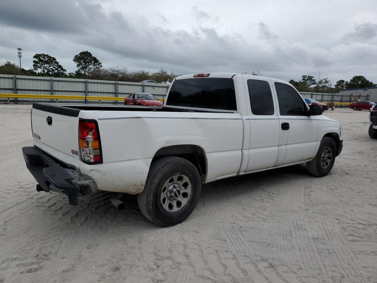 2007 GMC Sierra VIN 1GTEC19X97Z115446 Copart auction photo, rear end / minor dent/scratches damage thumbnail 3