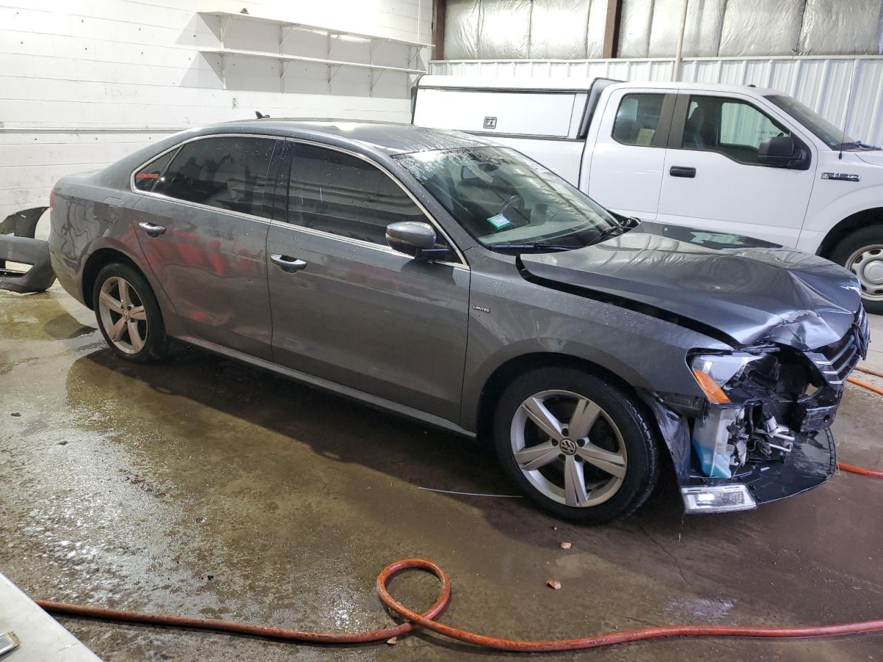 2015 Volkswagen Passat VIN 1VWAS7A34FC118394 Copart auction photo, front end damage thumbnail 4