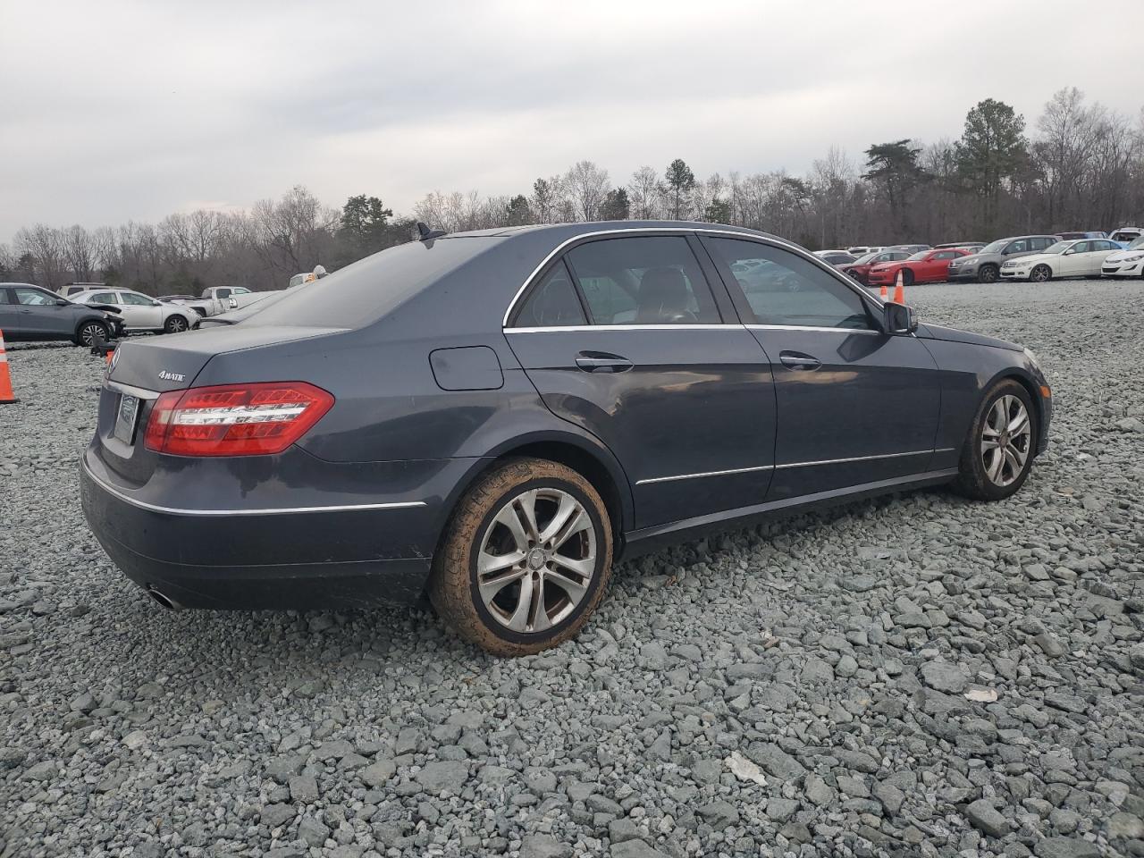 2011 Mercedes-Benz E-klasse VIN WDDHF8HB9BA294085 Copart auction photo, front end damage thumbnail 3