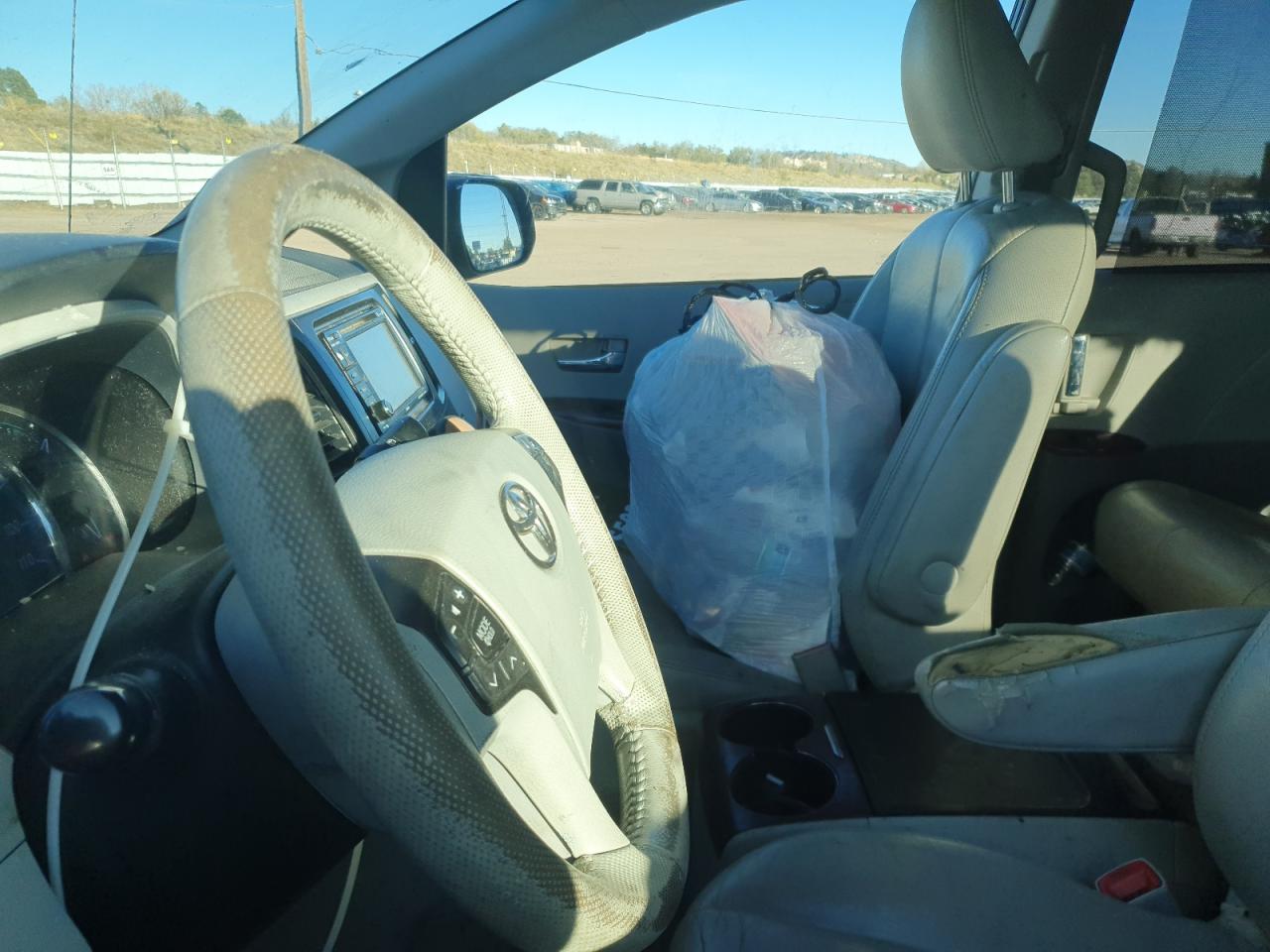 2013 Toyota Sienna VIN 5TDYK3DCXDS398405 Copart auction photo, minor dent/scratches damage thumbnail 8