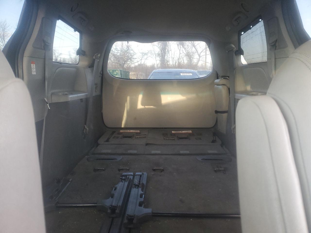 2015 Toyota Sienna VIN 5TDYK3DC2FS573393 Copart auction photo, front end / minor dent/scratches damage thumbnail 10