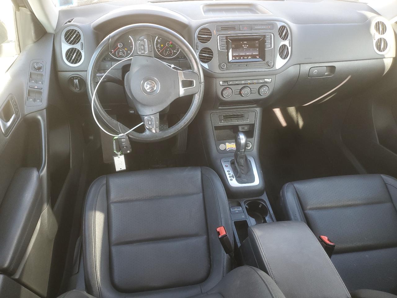2016 Volkswagen Tiguan VIN WVGBV7AX7GW585838 Copart auction photo, rear end / side damage thumbnail 8