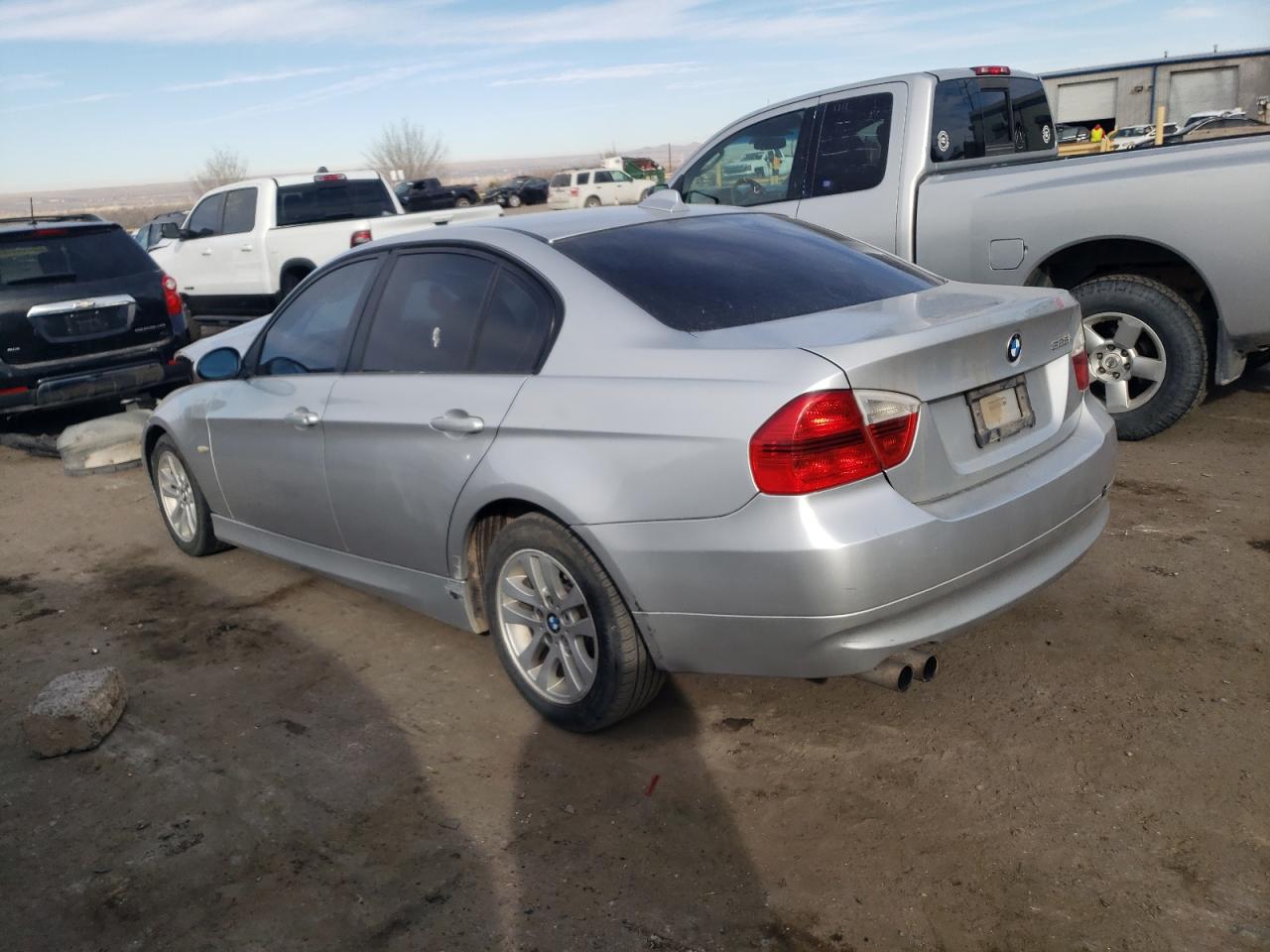 2007 BMW 3er VIN WBAVA33517KX82333 Copart auction photo, front end damage thumbnail 2
