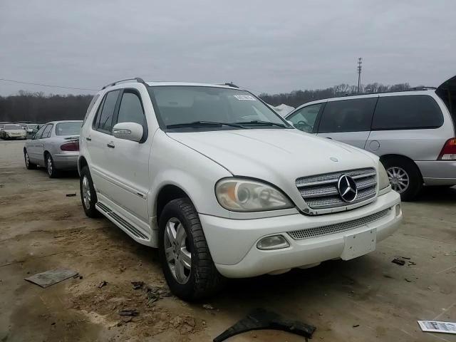2005 Mercedes-Benz M-klasse VIN 4JGAB57E35A557978 Copart auction photo, minor dent/scratches damage thumbnail 11