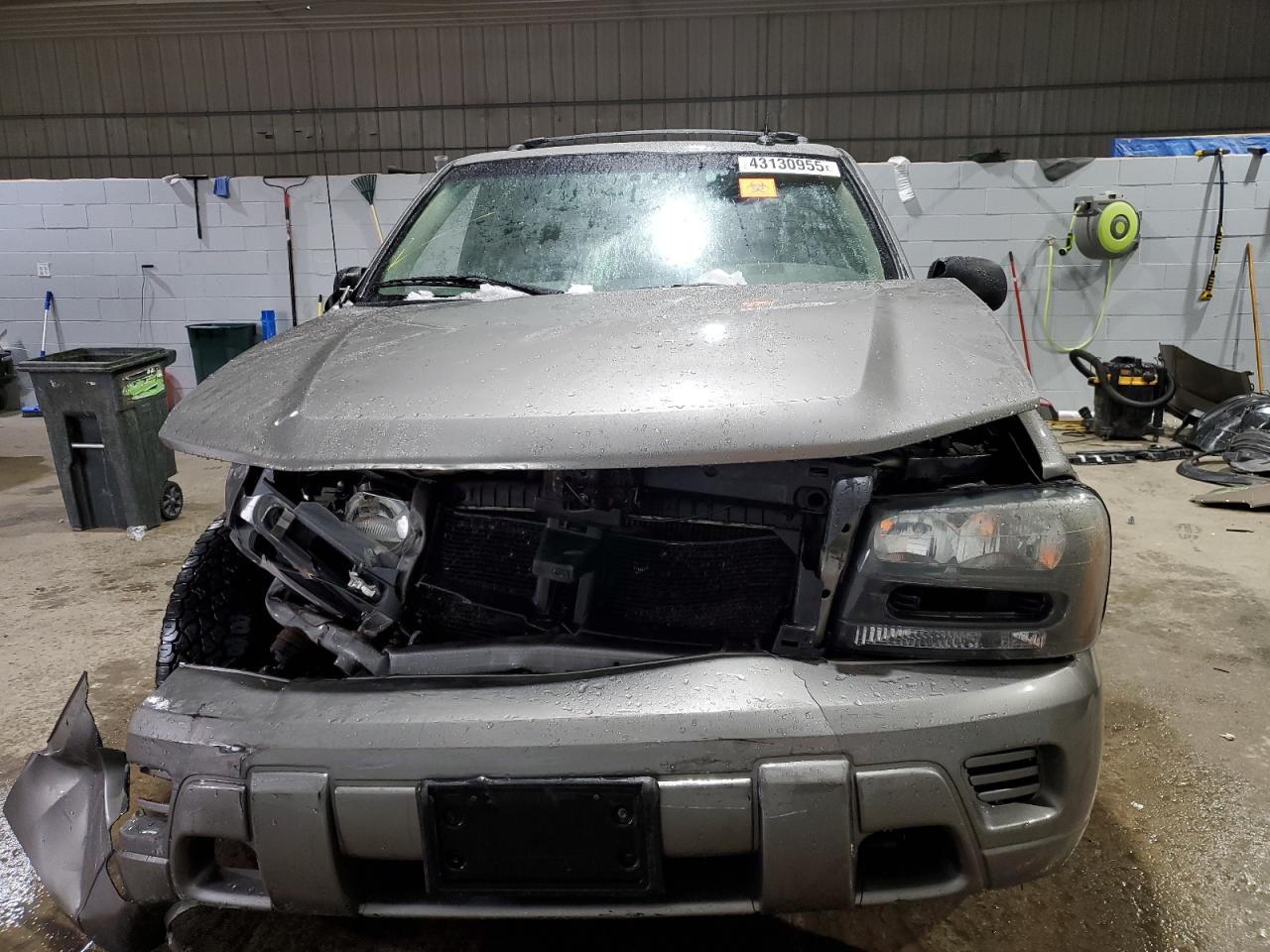 2005 Chevrolet TrailBlazer VIN 1GNDT13S452292699 Copart auction photo, undercarriage / front end damage thumbnail 5