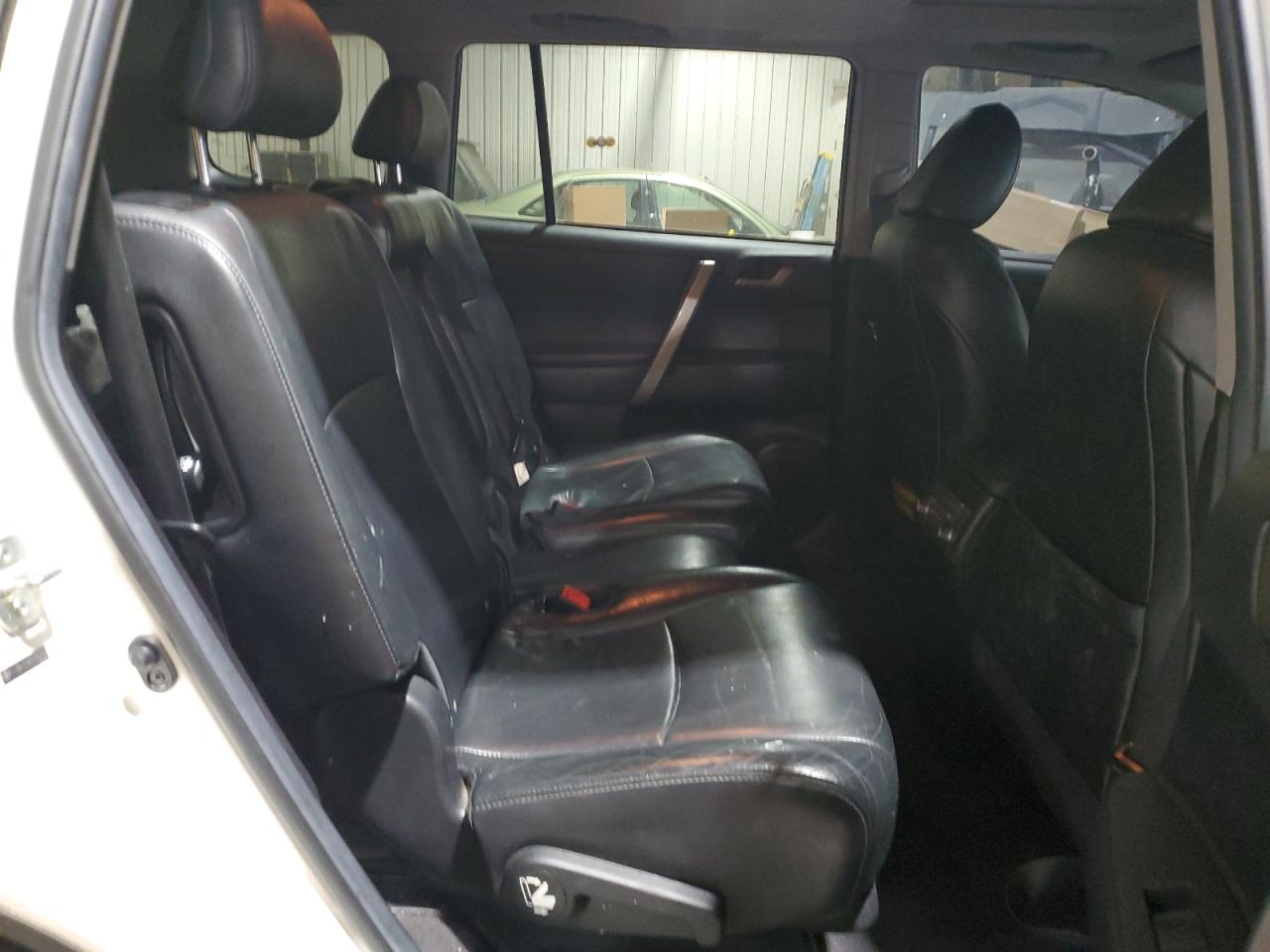 2012 Toyota Highlander VIN 5TDBK3EHXCS165137 Copart auction photo, front end / undercarriage damage thumbnail 11