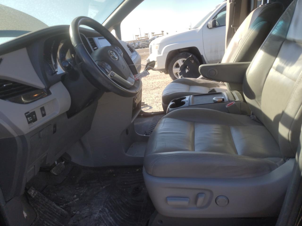 2017 Toyota Sienna VIN 5TDYZ3DC8HS873390 Copart auction photo, front end / rear end damage thumbnail 7