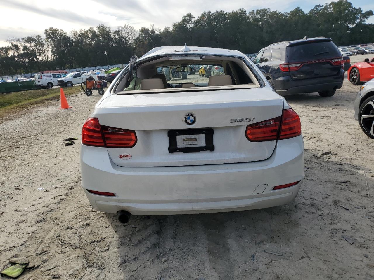2015 BMW 3er VIN WBA3B1C57FP681324 Copart auction photo, all over damage thumbnail 6