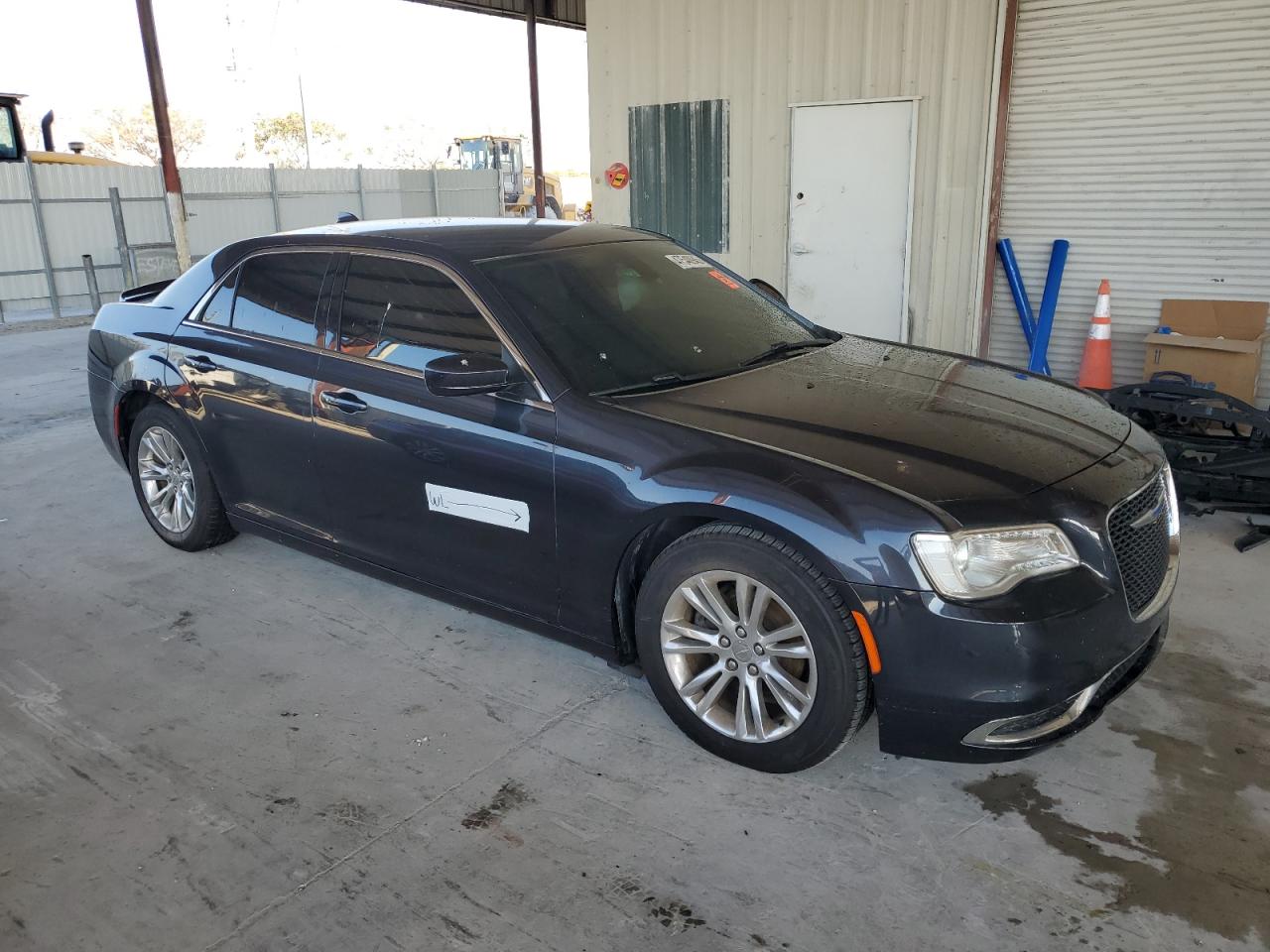 2019 Chrysler 300 VIN 2C3CCAAG2KH565231 Copart auction photo, water/flood / minor dent/scratches damage thumbnail 4