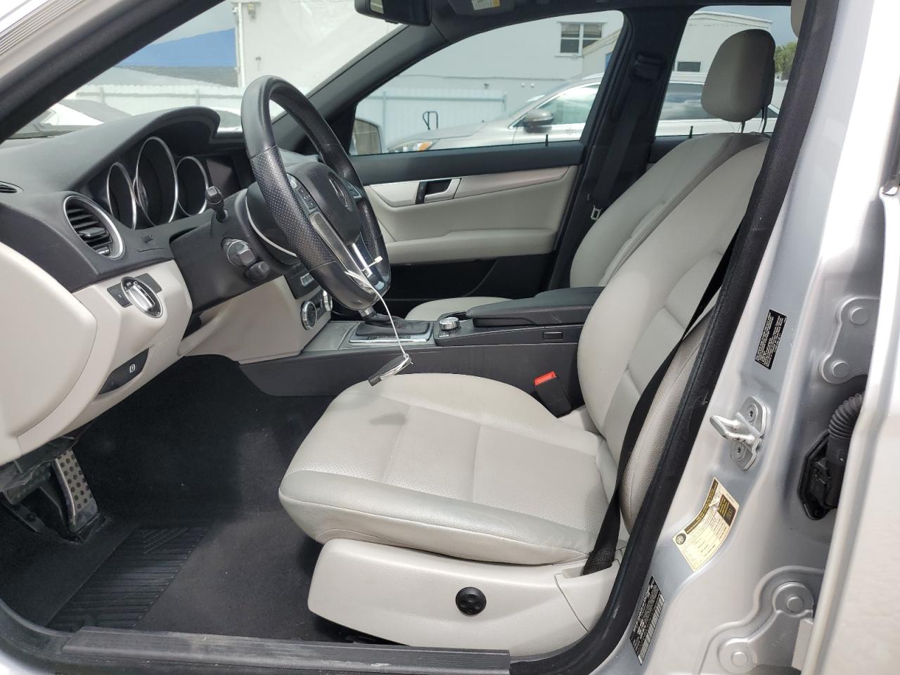 2012 Mercedes-Benz C-klasse VIN WDDGF4HB2CR204153 Copart auction photo, rear end damage thumbnail 7