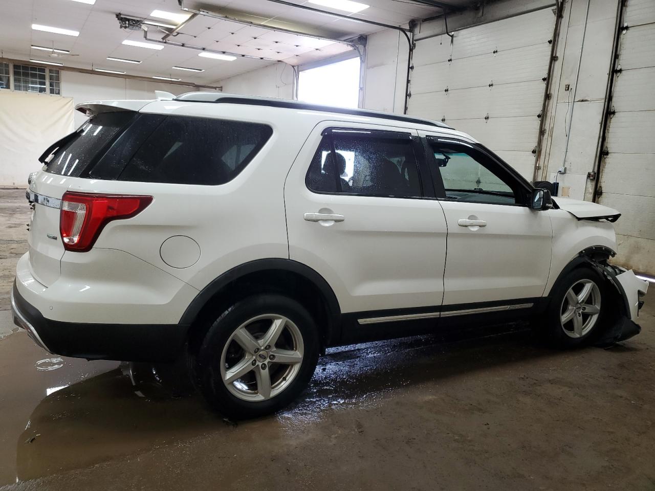 2016 Ford Explorer VIN 1FM5K8D83GGA99585 Copart auction photo, front end / side damage thumbnail 3
