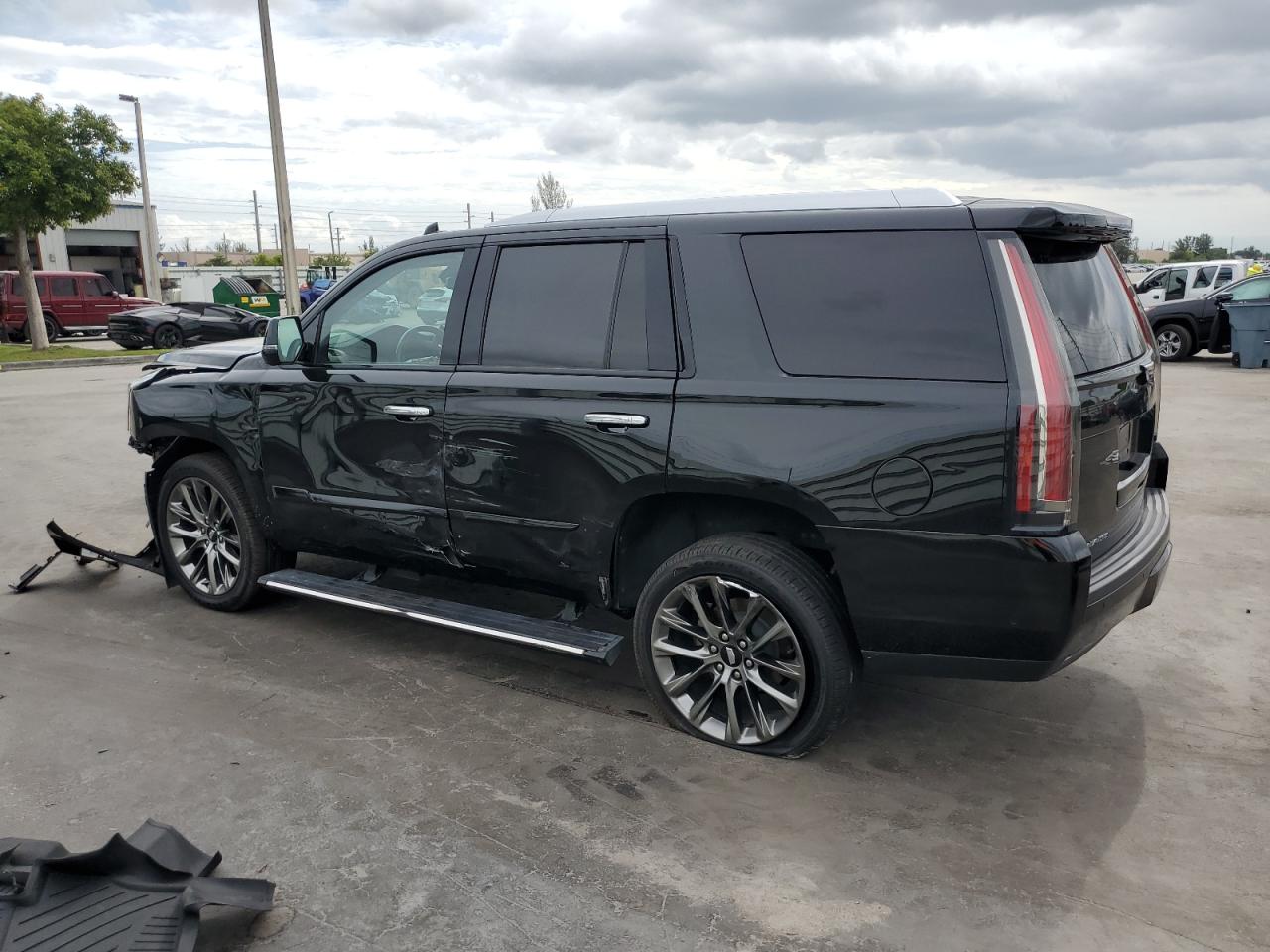 2020 Cadillac Escalade VIN 1GYS3CKJ4LR296092 Copart auction photo, front end / side damage thumbnail 2