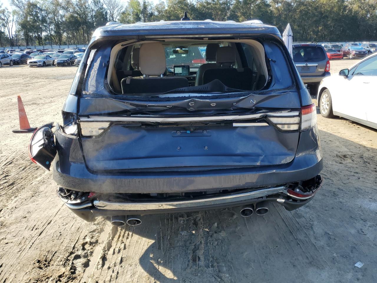 2021 Lincoln Aviator VIN 5LM5J7WC9MGL01854 Copart auction photo, rear end / minor dent/scratches damage thumbnail 6
