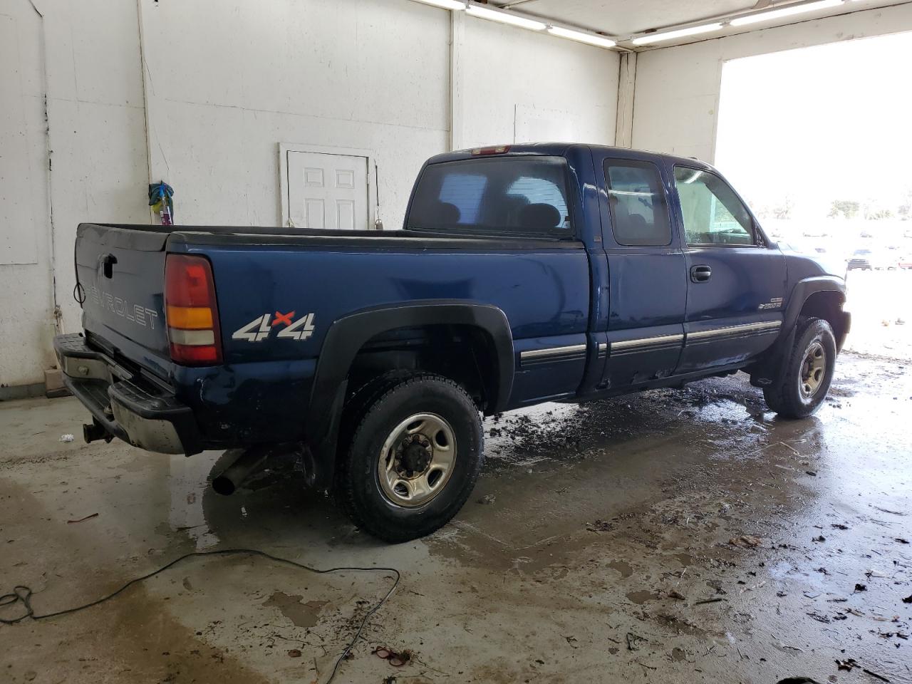 2001 Chevrolet Silverado VIN 1GCHK29191E342166 Copart auction photo, front end / all over damage thumbnail 3