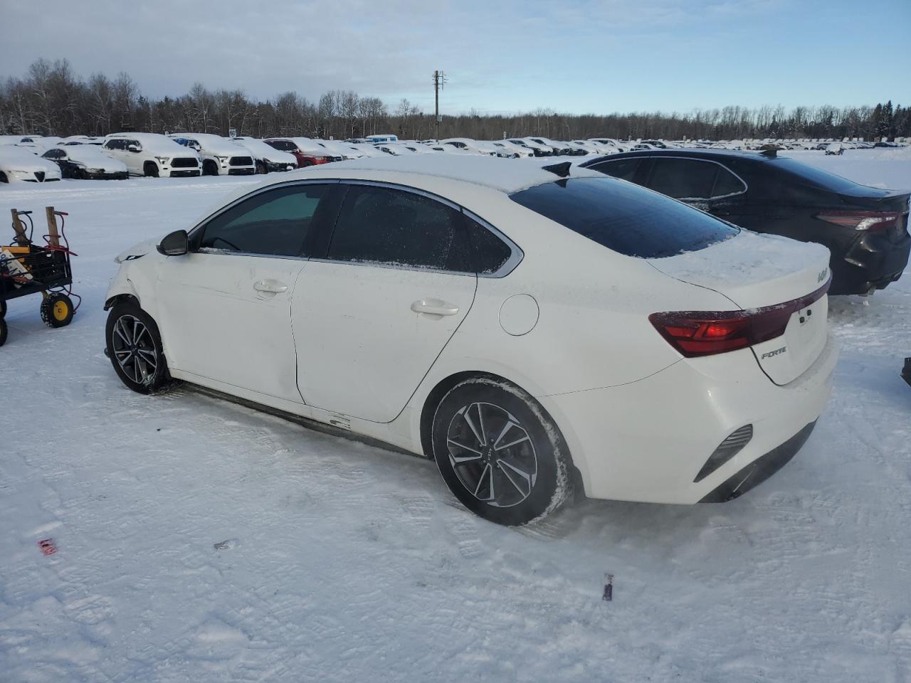 2022 KIA Forte VIN 3KPF34AD3NE523067 Copart auction photo, front end / side damage thumbnail 2