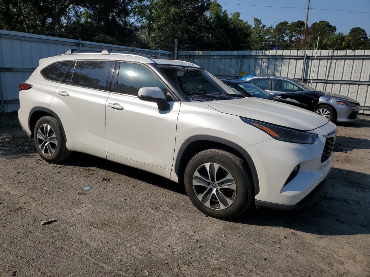 2021 Toyota Highlander VIN 5TDHZRAH4MS514440 Copart auction photo, top/roof damage thumbnail 4