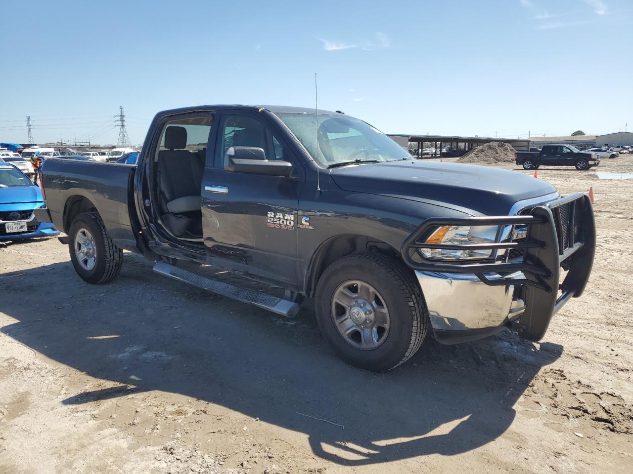 2015 RAM 2500 VIN 3C6UR4CL8FG684618 Copart auction photo, side / minor dent/scratches damage thumbnail 4