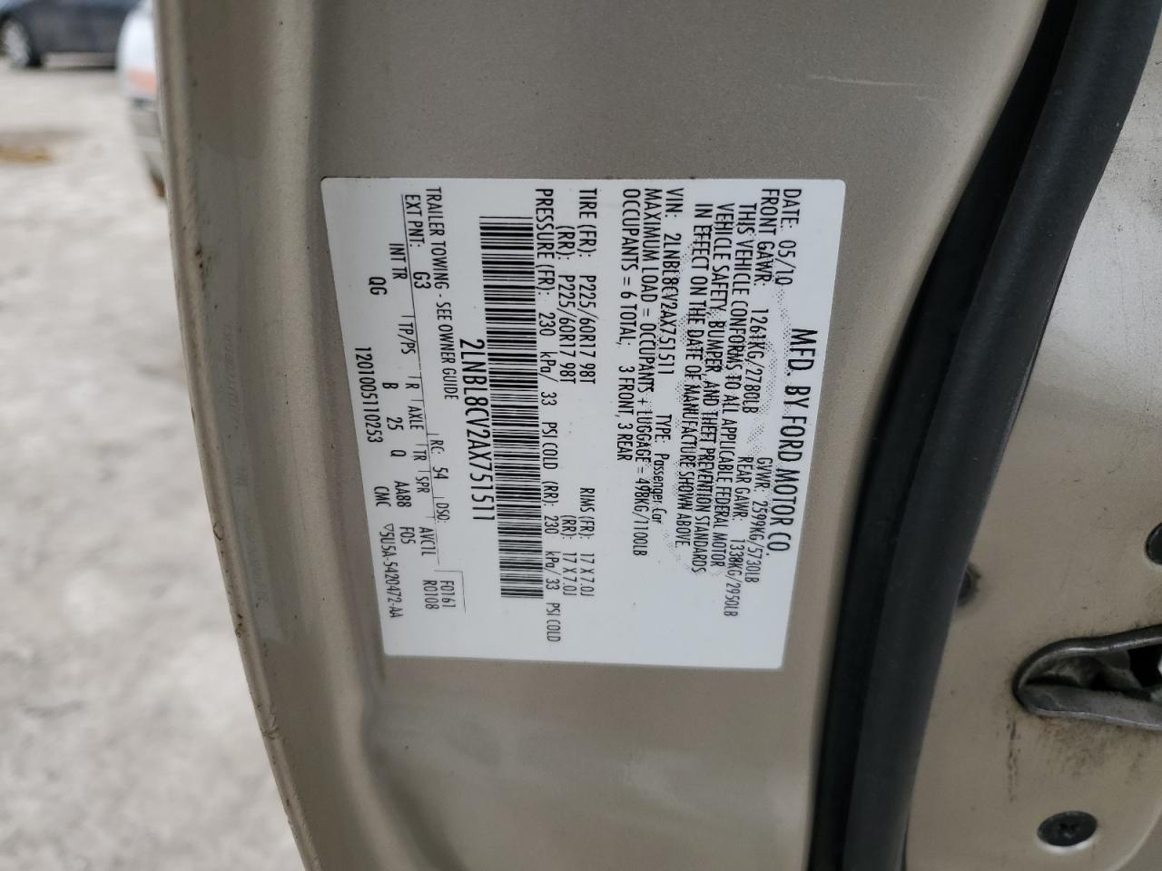2010 Lincoln Town Car VIN 2LNBL8CV2AX751511 Copart auction photo, front end / minor dent/scratches damage thumbnail 14