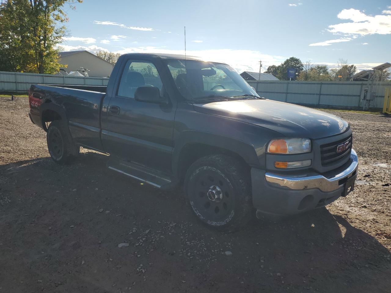 2005 GMC Sierra VIN 1GTEK14V65Z160155 Copart auction photo, normal wear / minor dent/scratches damage thumbnail 4