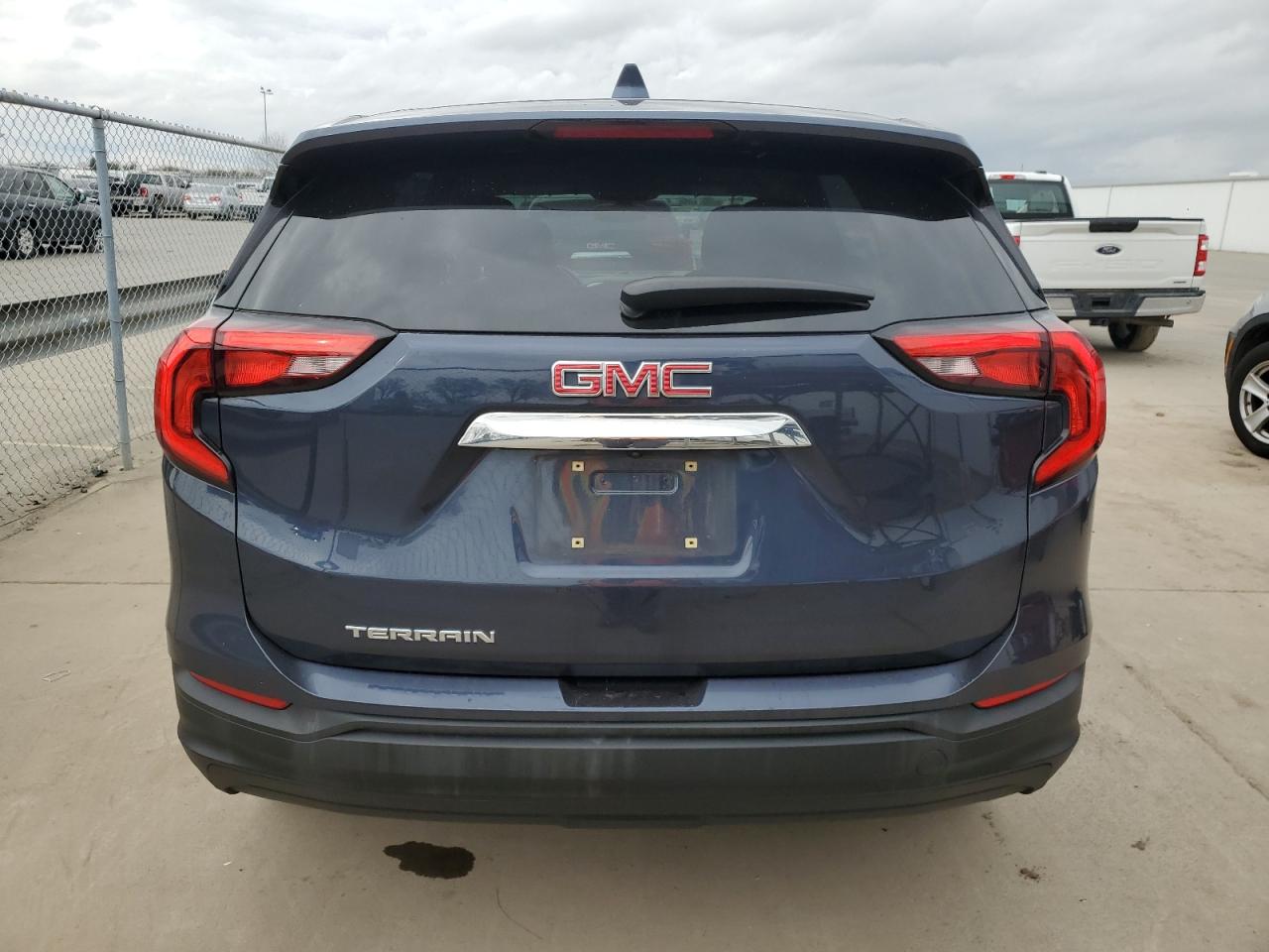 2018 GMC Terrain VIN 3GKALMEV9JL307764 Copart auction photo, minor dent/scratches damage thumbnail 6