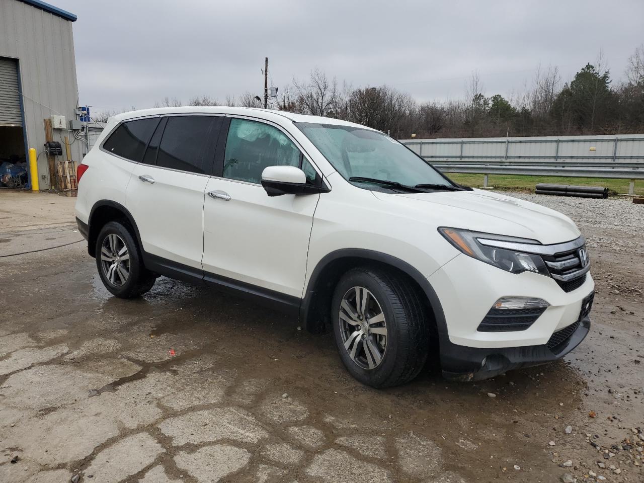 2017 Honda Pilot VIN 5FNYF5H58HB044095 Copart auction photo, vandalism damage thumbnail 4