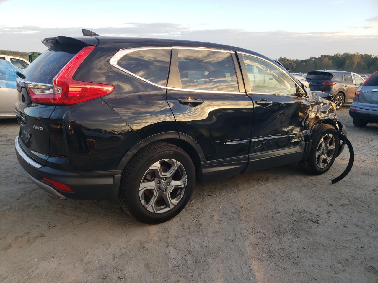 2017 Honda CR-V VIN 2HKRW2H55HH643301 Copart auction photo, side / front end damage thumbnail 3