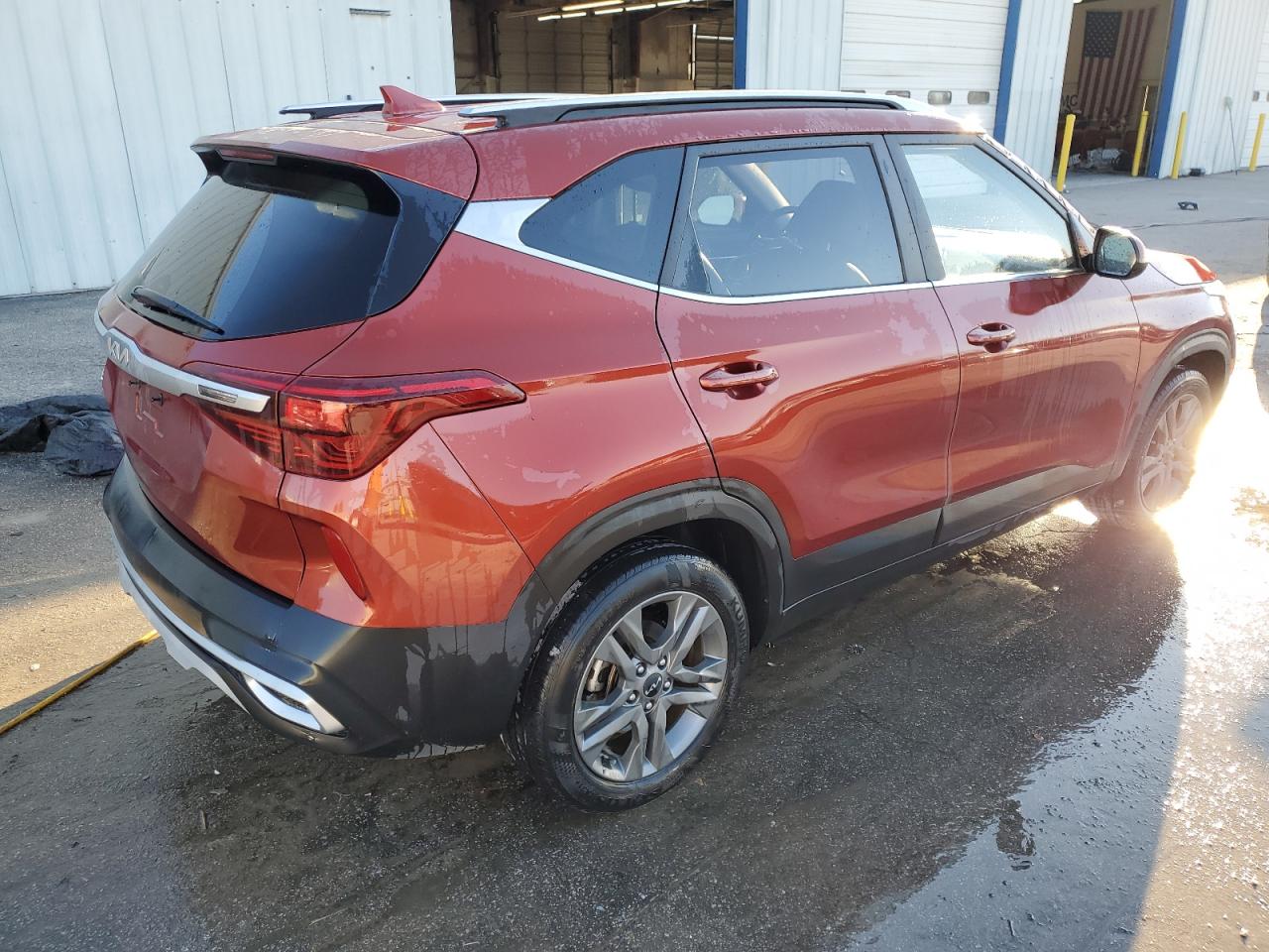 2022 KIA Seltos VIN KNDEU2AAXN7286483 Copart auction photo, front end / hail damage thumbnail 3