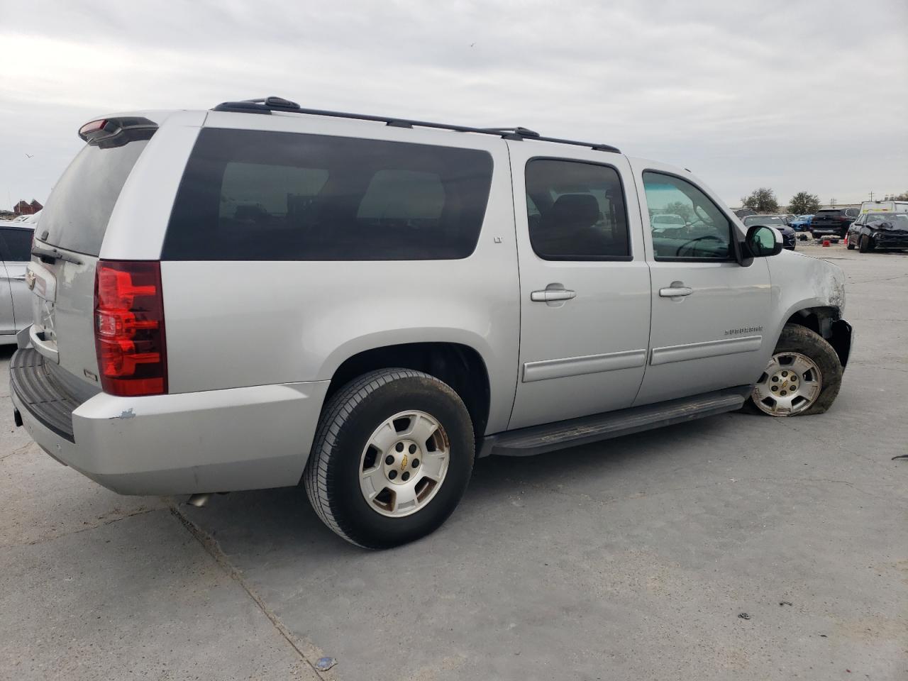 2012 Chevrolet Suburban VIN 1GNSCJE06CR132329 Copart auction photo, front end damage thumbnail 3