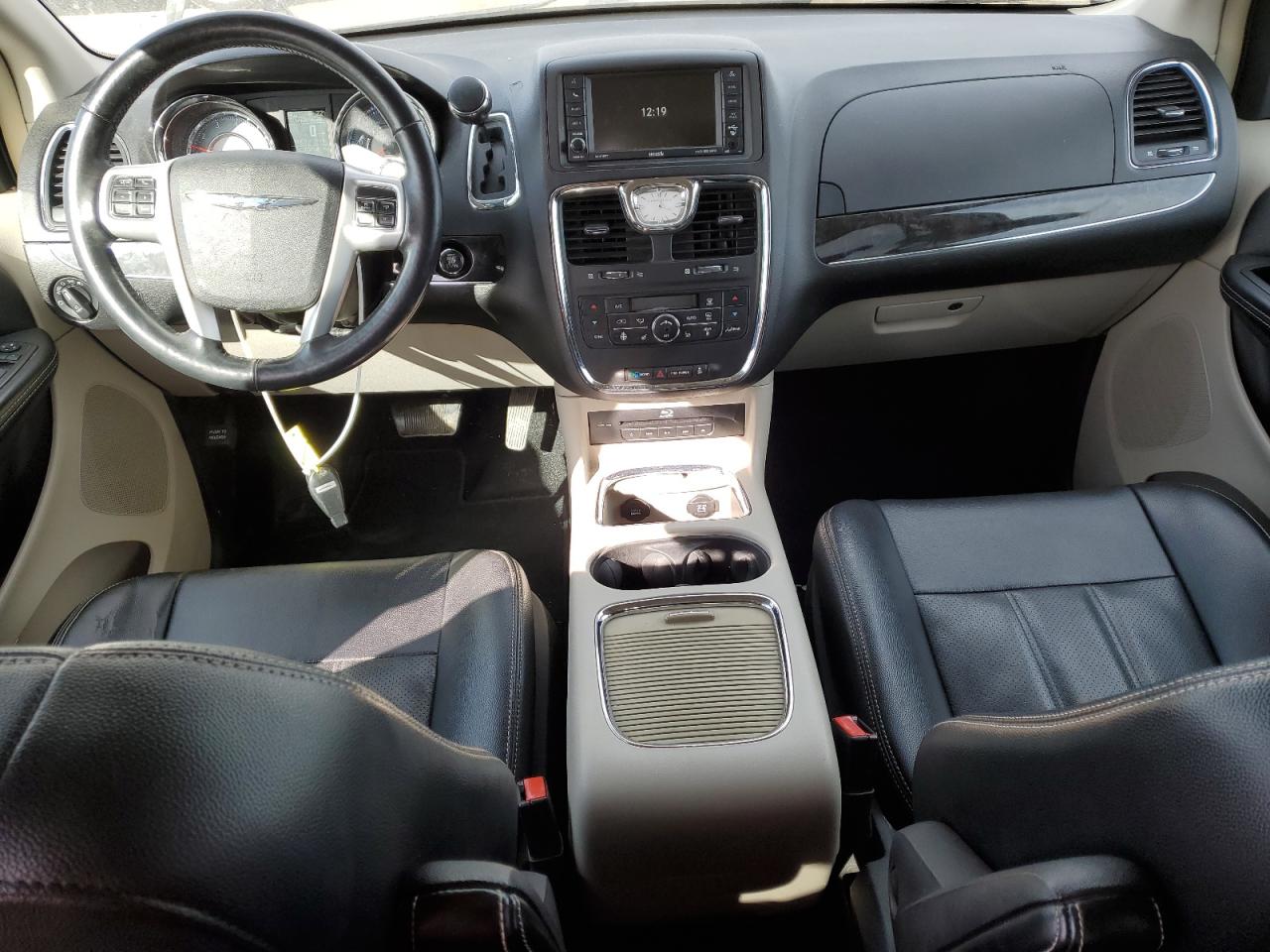 2015 Chrysler Town & Country VIN 2C4RC1CG8FR617965 Copart auction photo, front end damage thumbnail 8
