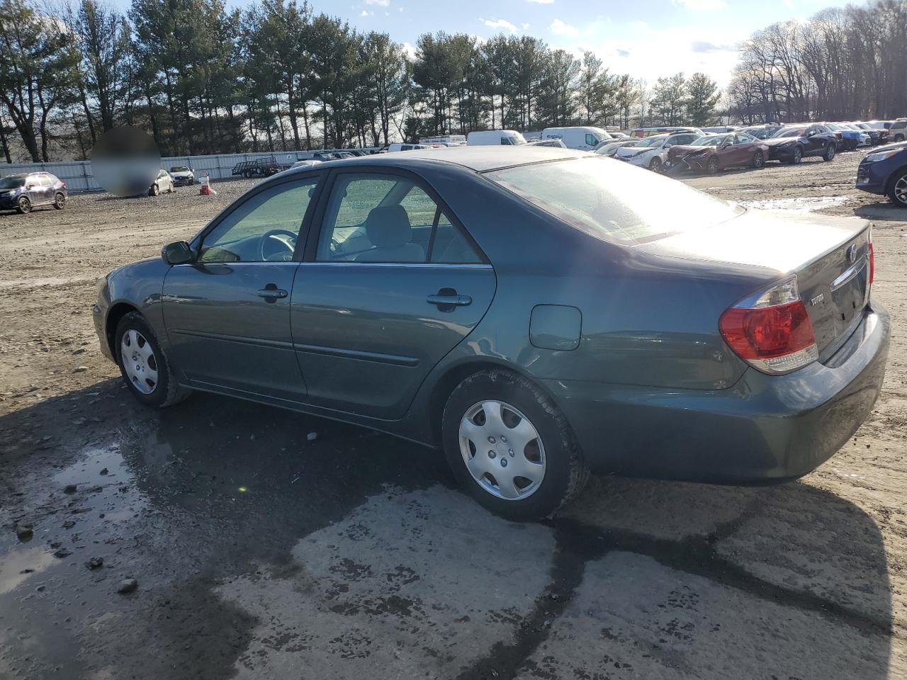 2006 Toyota Camry VIN JTDBE30K063045654 Copart auction photo, side / minor dent/scratches damage thumbnail 2