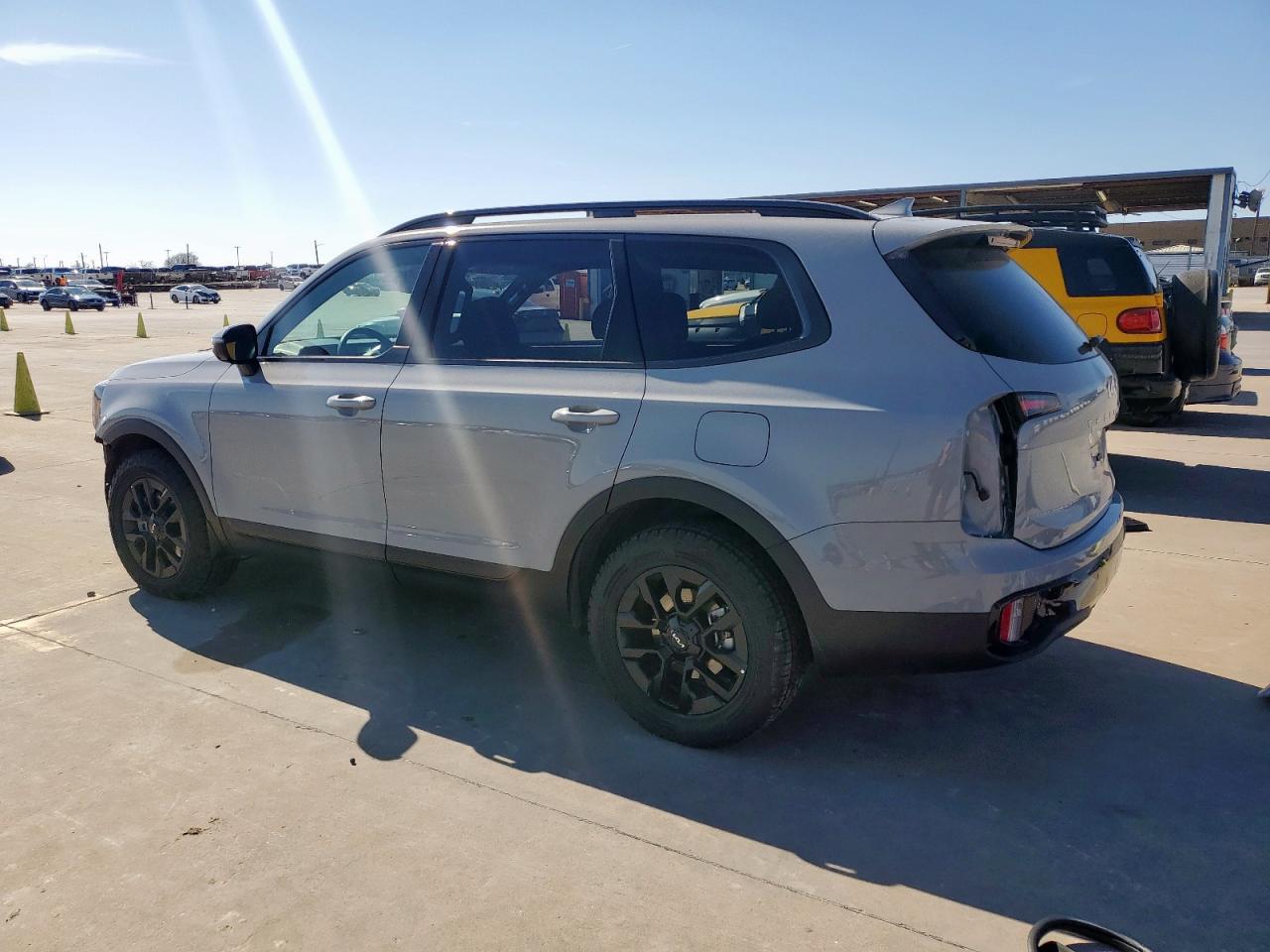 2024 KIA Telluride VIN 5XYP5DGC5RG527076 Copart auction photo, all over damage thumbnail 2