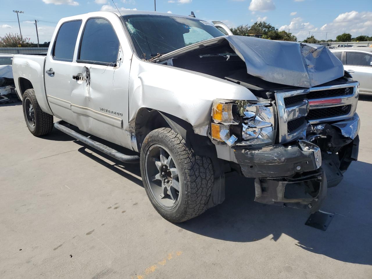 2011 Chevrolet Silverado VIN 3GCPCREA1BG345421 Copart auction photo, front end / side damage thumbnail 4