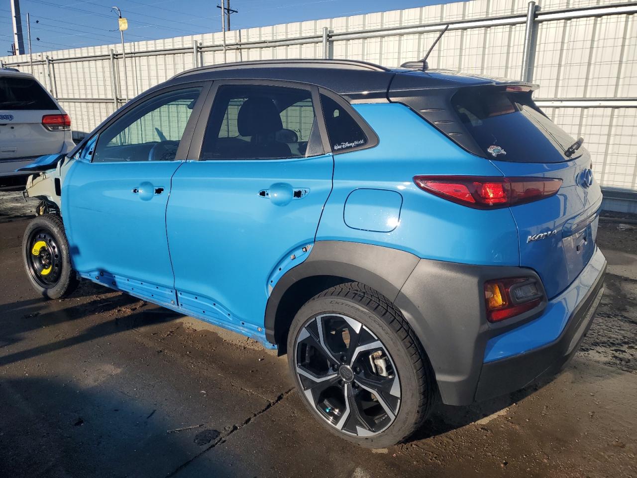2020 Hyundai Kona VIN KM8K2CAA5LU451588 Copart auction photo, front end / side damage thumbnail 2