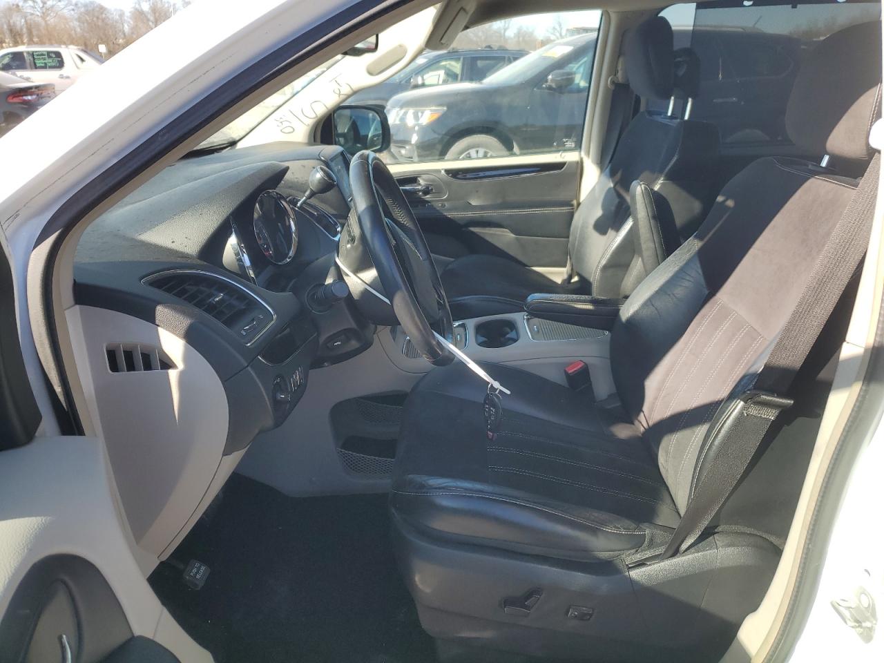 2014 Chrysler Town & Country VIN 2C4RC1CG9ER372480 Copart auction photo, side / front end damage thumbnail 7