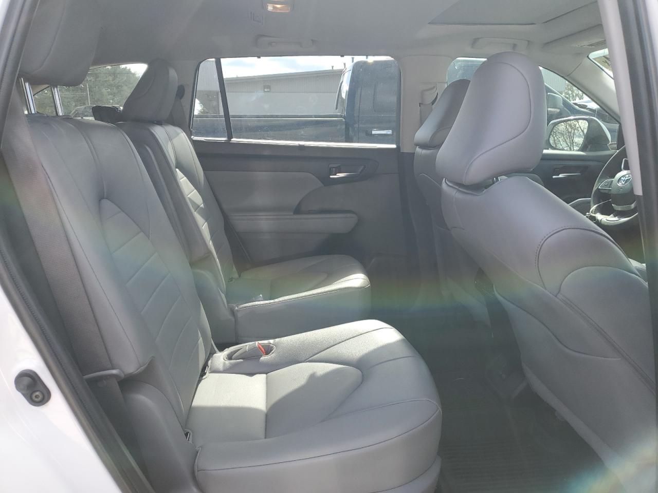 2022 Toyota Highlander VIN 5TDGZRBH8NS244219 Copart auction photo, top/roof damage thumbnail 11