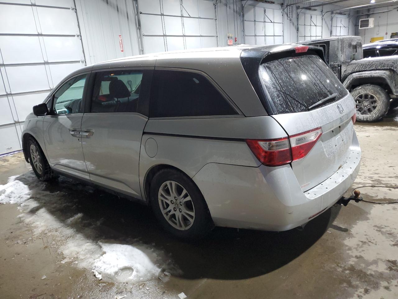 2011 Honda Odyssey VIN 5FNRL5H46BB095686 Copart auction photo, all over / minor dent/scratches damage thumbnail 2