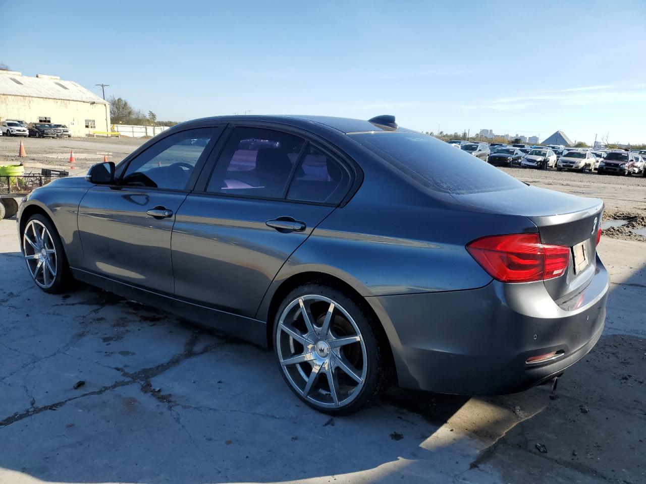 2016 BMW 3er VIN WBA8E1G58GNT33889 Copart auction photo, front end / rear end damage thumbnail 2