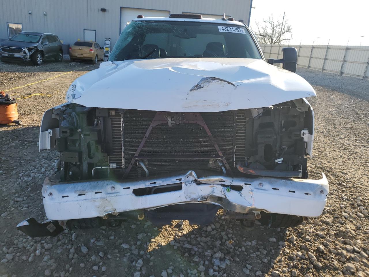 2006 Chevrolet Silverado VIN 1GCHK29266E126615 Copart auction photo, front end / side damage thumbnail 5
