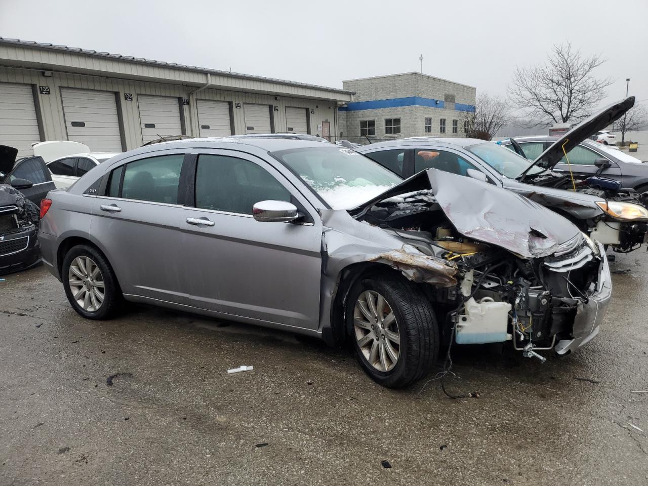 2013 Chrysler 200 VIN 1C3CCBCGXDN674811 Copart auction photo, front end / side damage thumbnail 4