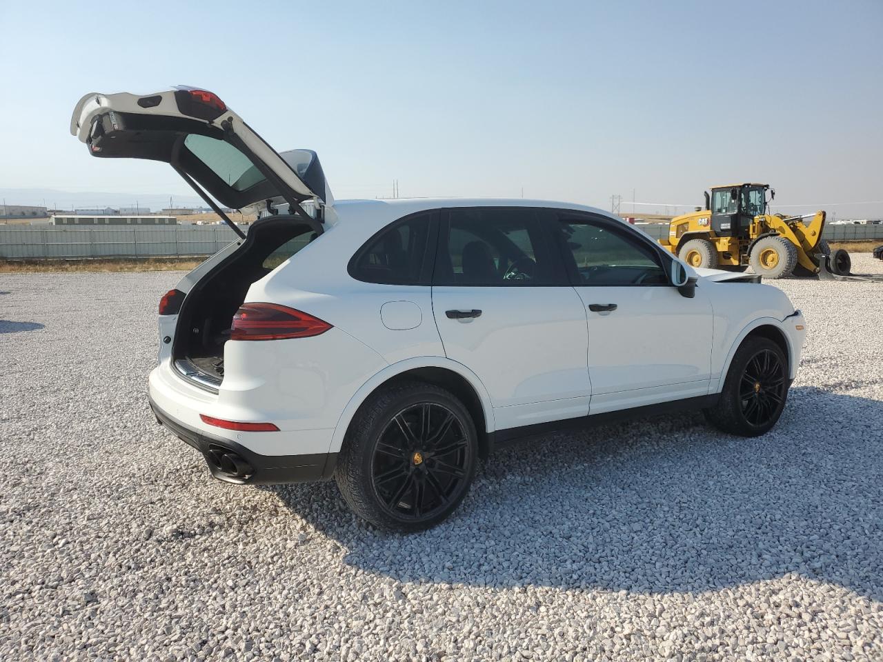 2018 Porsche Cayenne VIN WP1AA2A22JKA03872 Copart auction photo, front end / rear end damage thumbnail 3