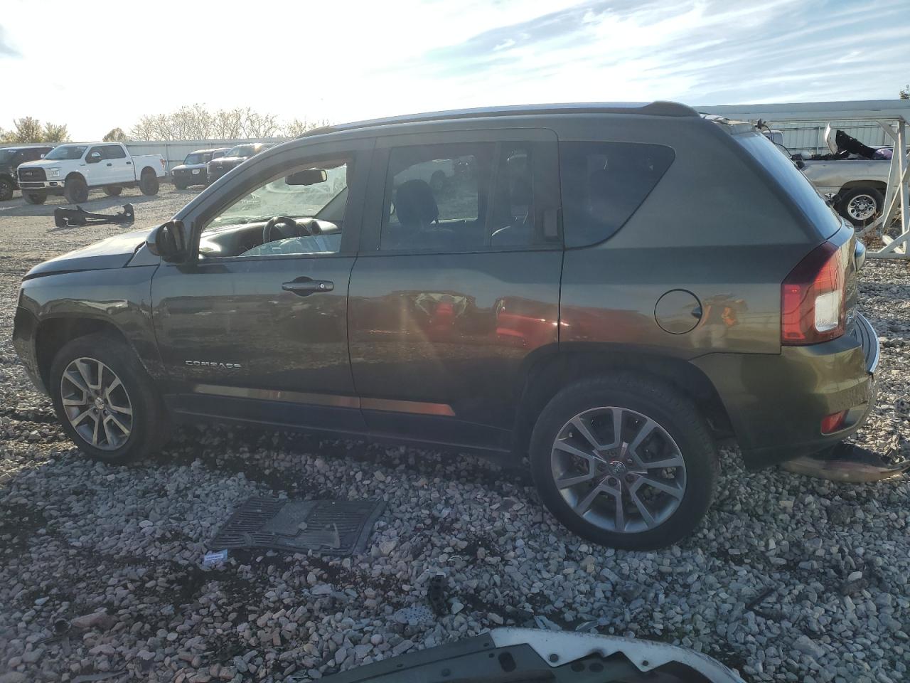 2016 Jeep Compass VIN 1C4NJDEB3GD572168 Copart auction photo, front end / minor dent/scratches damage thumbnail 2