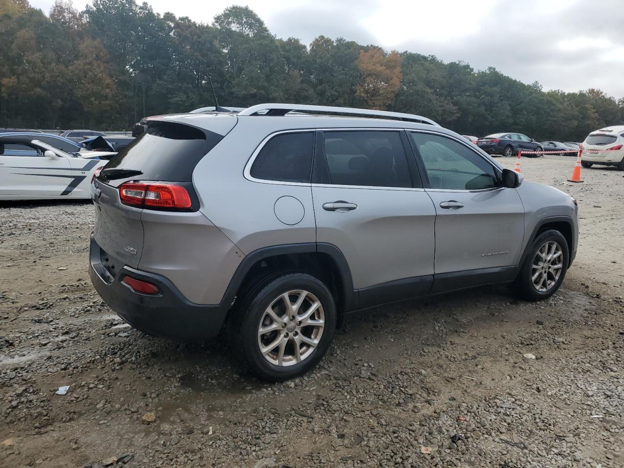 2017 Jeep Grand Cherokee VIN 1C4PJLCB7HW641648 Copart auction photo, front end / side damage thumbnail 3