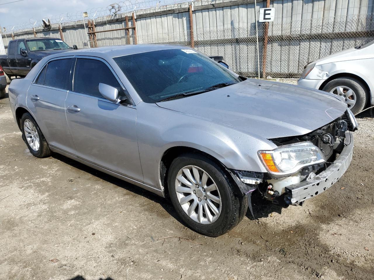 2014 Chrysler 300 VIN 2C3CCAAG5EH376464 Copart auction photo, front end damage thumbnail 4