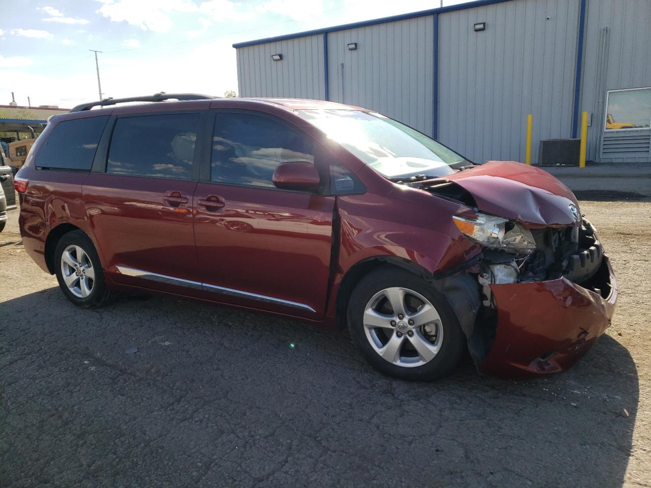 2016 Toyota Sienna VIN 5TDKK3DC8GS745966 Copart auction photo, front end damage thumbnail 4