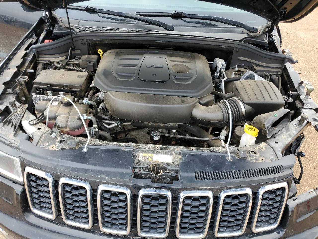 2021 Jeep Grand Cherokee VIN 1C4RJFBG2MC600461 Copart auction photo, front end / minor dent/scratches damage thumbnail 12