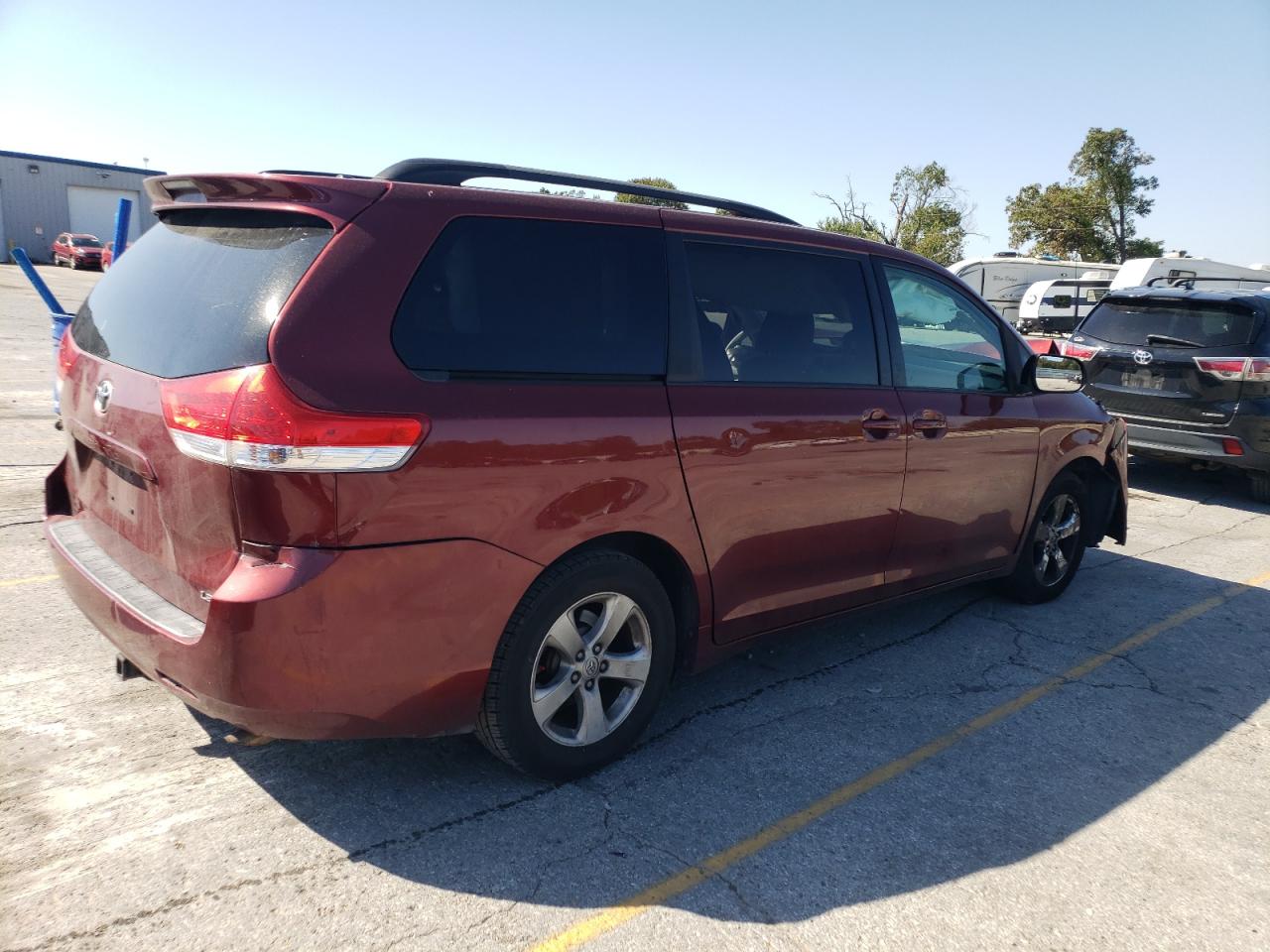 2014 Toyota Sienna VIN 5TDKK3DC0ES422542 Copart auction photo, front end / rear end damage thumbnail 3