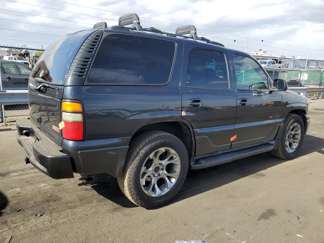 2004 GMC Yukon VIN 1GKEK63U44J128540 Copart auction photo, side damage thumbnail 3