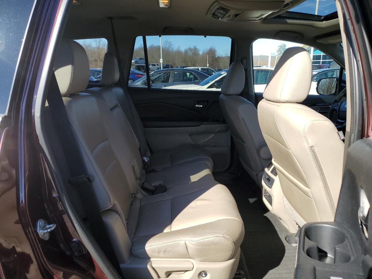 2017 Honda Pilot VIN 5FNYF6H92HB018942 Copart auction photo, minor dent/scratches damage thumbnail 11